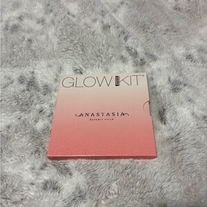 Anastasia Beverly Hills Glow Kit in Pink Ombre